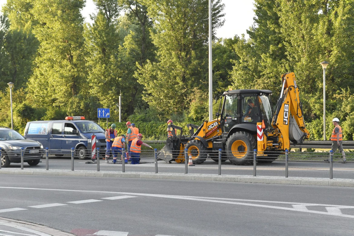Na Wisłostradzie zapadła się jezdnia