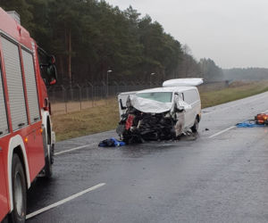 Tragiczny wypadek na obwodnicy Torunia. Trzech mężczyzn zginęło na S10. Zdjęcia od policjantów i strażaków