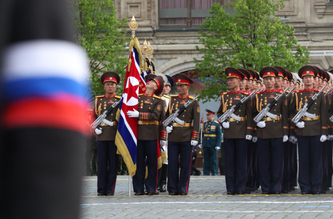 Sojusz za miliardy dolarów. Korea Północna liczy zyski z wojny, wysyłając broń i żołnierzy do Rosji