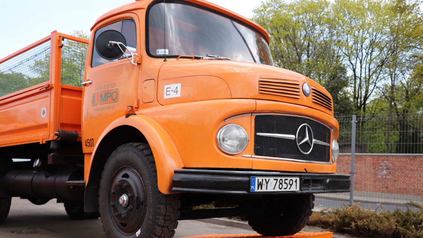 MPO Warszawa reaktywuje 54-letniego mercedesa!