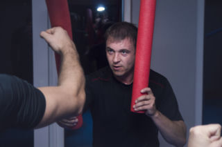 Radek Liszewski trenuje kick boxing