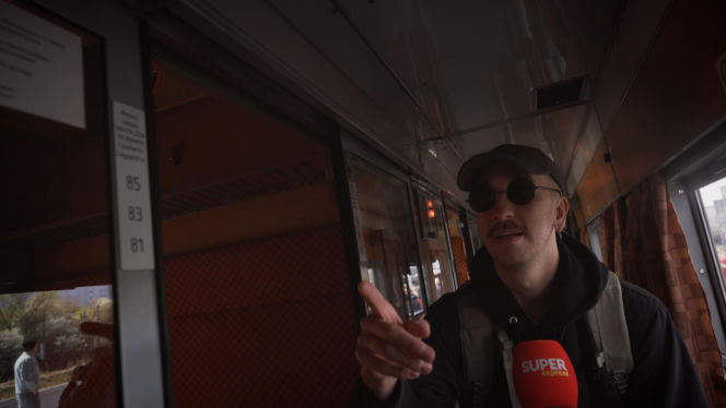 Jechałem legendarnym pociągiem. W środku jak kiedyś, aż trudno uwierzyć! Ludzie mówią wprost: „to były czasy”