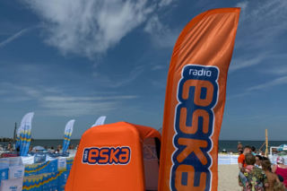 Niebieska i pomarańczowa ekipa rozgrzała plażę w Ustce! Baltic Tour Medicover Sport kontynuuje nadmorską trasę!