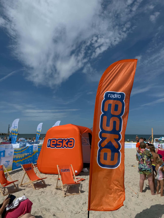 Niebieska i pomarańczowa ekipa rozgrzała plażę w Ustce! Baltic Tour Medicover Sport kontynuuje nadmorską trasę!
