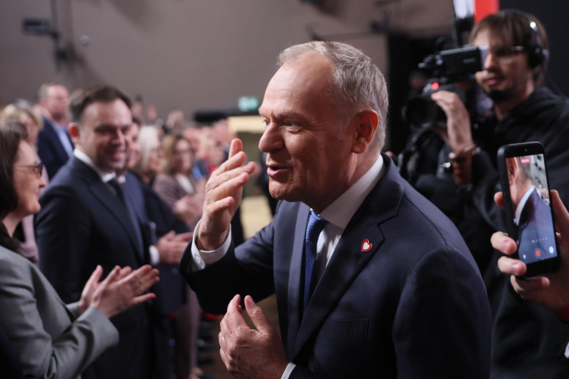 Premier Donald Tusk podczas Rady Krajowej Koalicji Obywatelskiej w Ursynowskim Centrum Kultury "Alternatywy" w Warszawie