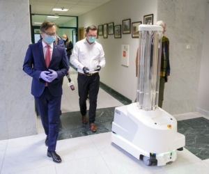 Robot będzie walczył z koronawirusem!