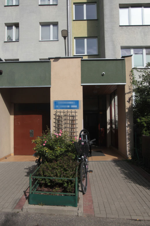 Warszawa: Szok na Wilanowie. 76-latka leżała w kałuży krwi, nie żyje. Zatrzymany 14-latek
