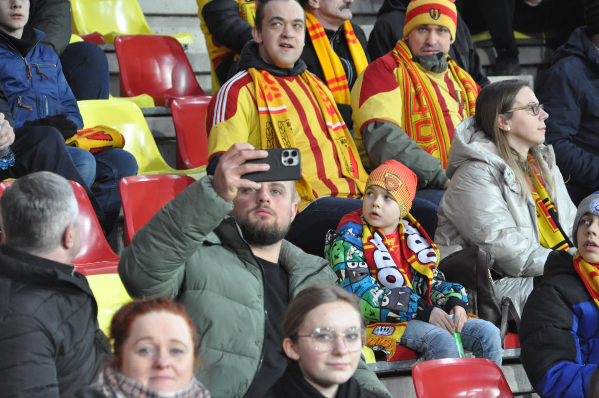 Korona Kielce - Legia Warszawa. Zdjęcia kibiców na Suzuki Arenie