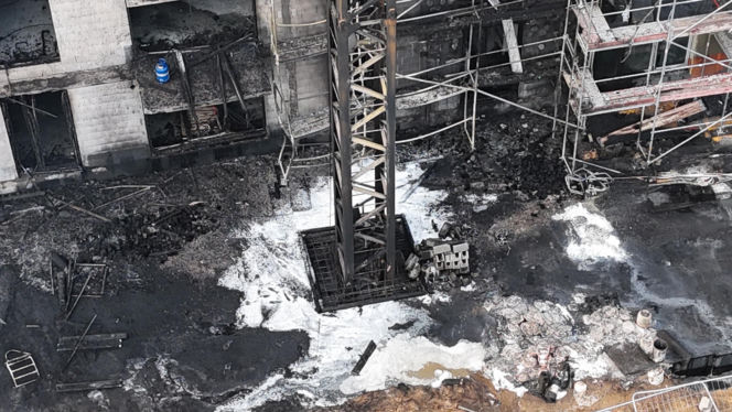 Blok po pożarze na Laurowej