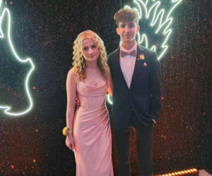 Tak bawili się maturzyści na studniówce skarżyskiego Erbla. Kreacje jak z czerwonego dywanu