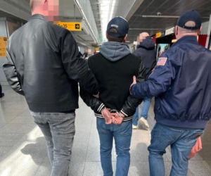 Miał lecieć do Holandii. Zamiast tego pojechał na rok do więzienia