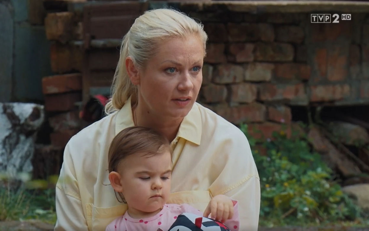 M jak miłość, odcinek 1612: Marzenka (Olga Szomańska), Kalinka (Oliwia Kępka)