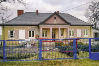 Kupili starą szkołę w ruinie. A tam - lód w rurach i grzyb na ścianach. Dziś mieszkają w dworku szlacheckim 