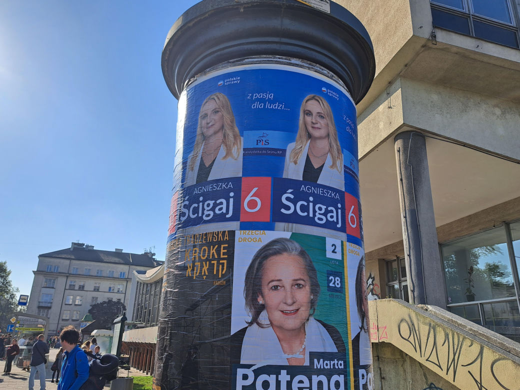 Plakaty wyborcze w Krakowie. Tak kandydaci na posłów i senatorów zabiegają o głosy wyborców