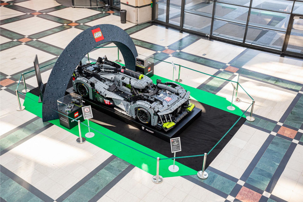 LEGO Technic Peugeot 9x8 Hybrid Hypercar