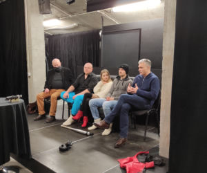 Próby i konferencja prasowa przed premierą spektaklu mady-baby.edu w tarnowskim teatrze