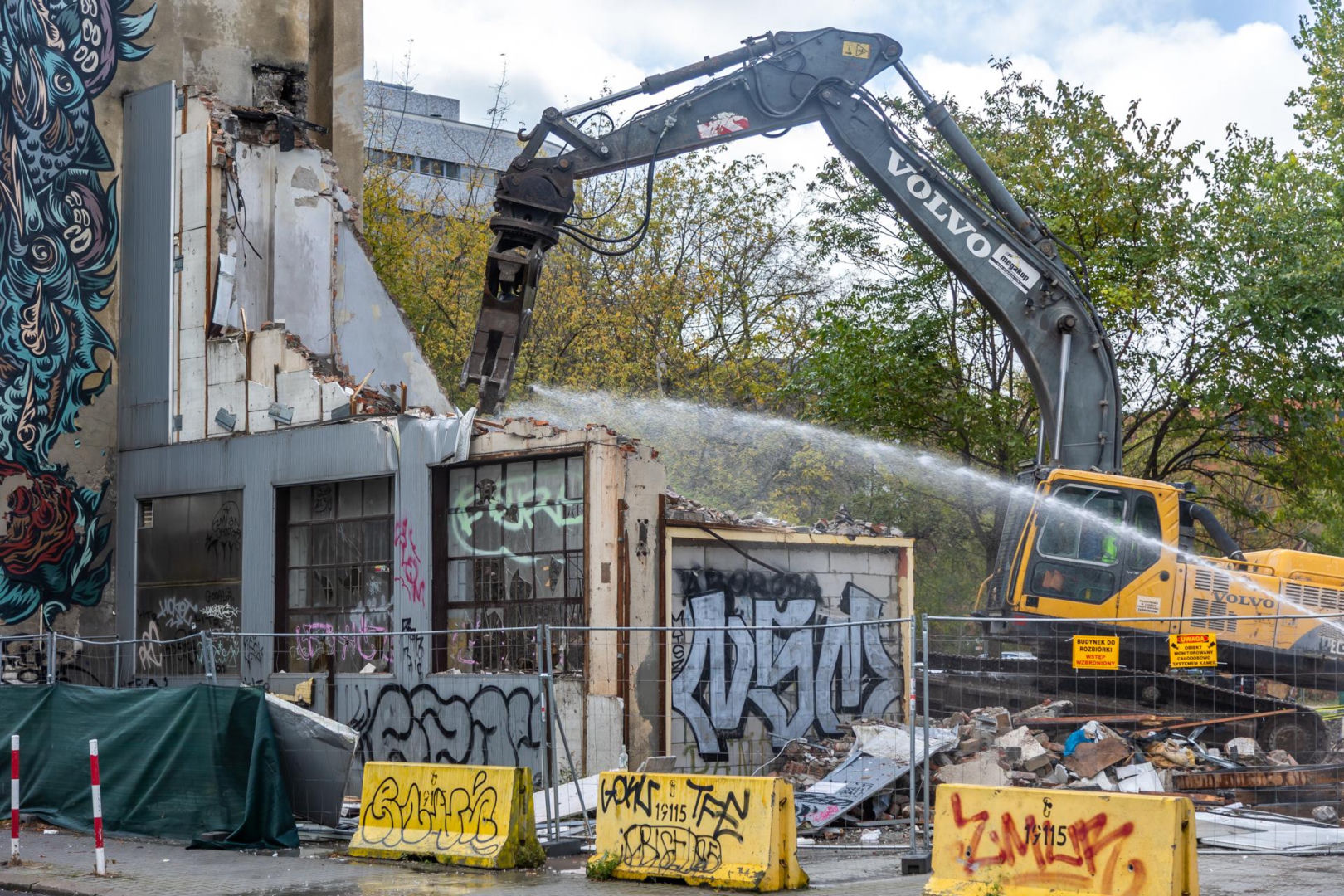 Rozbiórka przy ul. Chłodnej 45 w Warszawie