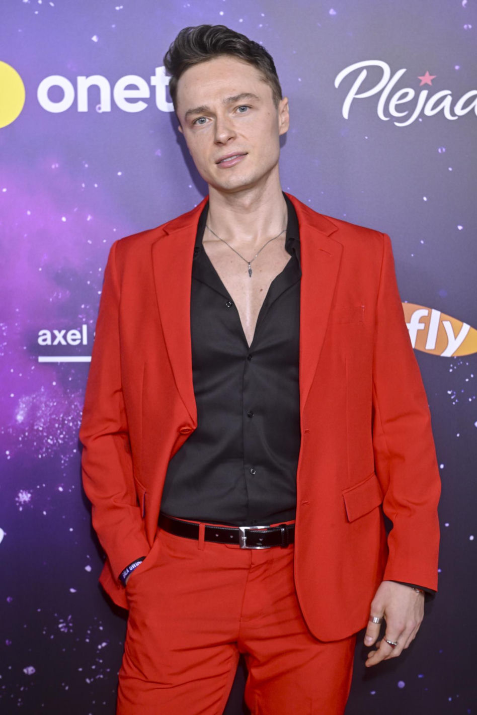 Tak przez lata zmieniał się Patryk Pniewski. Zaczynał jako idol nastolatek w "Pierwszej miłości"