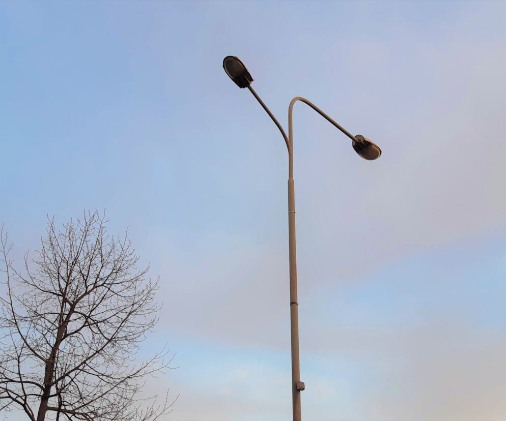 Egipskie ciemności w ciągu ulic Spokojnej i Elektrycznej