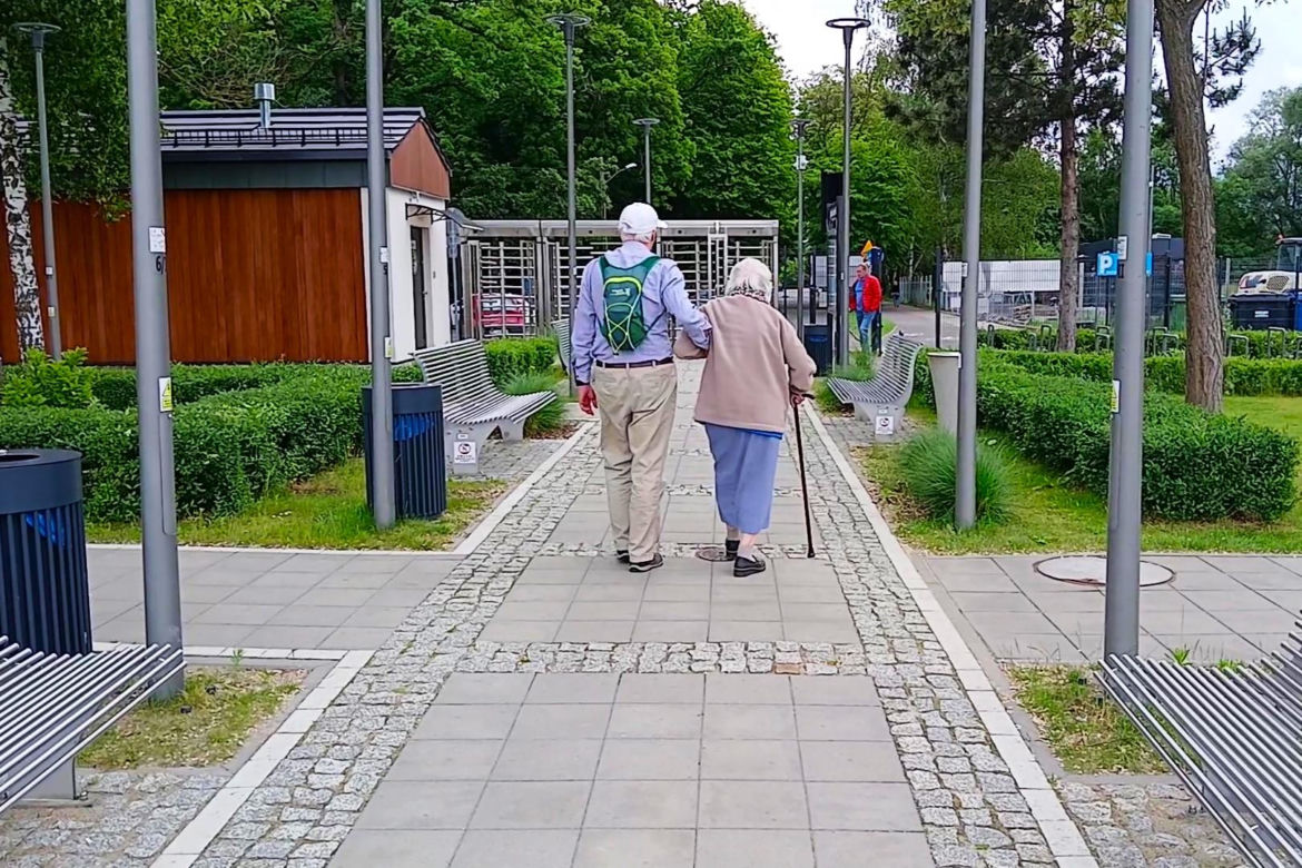 Z ławek na kąpielisku Dąbie śmieje się cała Polska