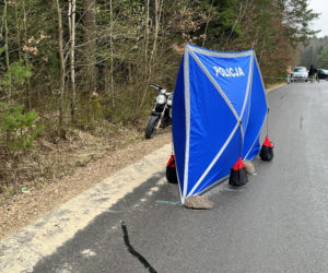 Wypadek motocykla w miejscowości Nowek. Nie żyje 50-letnia kobieta