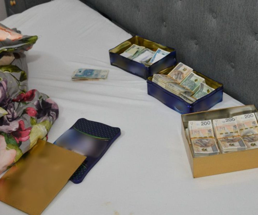 Spał na forsie. 200 tysięcy złotych pod poduszką zatrzymanego
