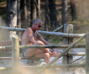 Nauczył sie kąpać w majtkach