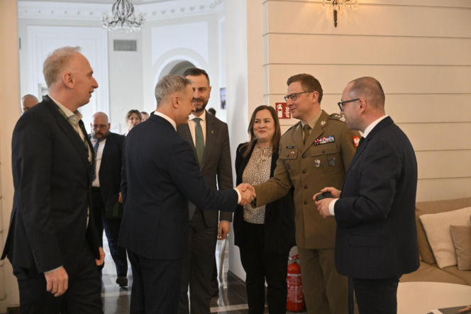 Konferencja Portalu Obronnego. Debata Władysława Kosiniaka-Kamysz i Krzysztofa Gawkowskiego