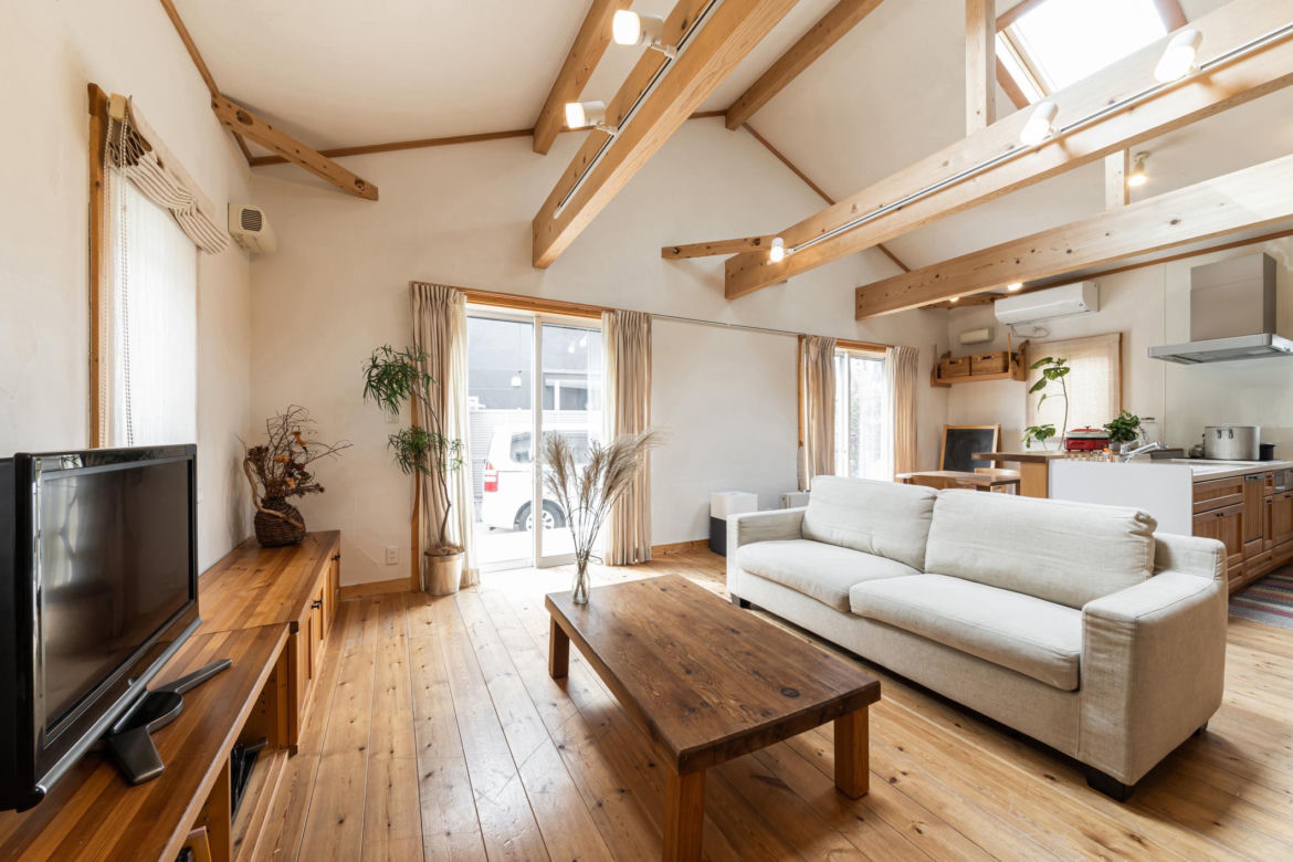 Salon z kuchnią i jadalnią