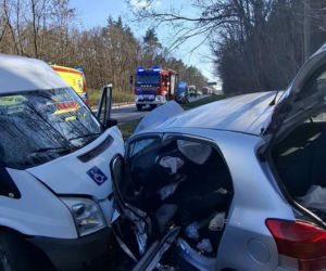 Groźny wypadek pod Lesznem. Pięć osób rannych! 