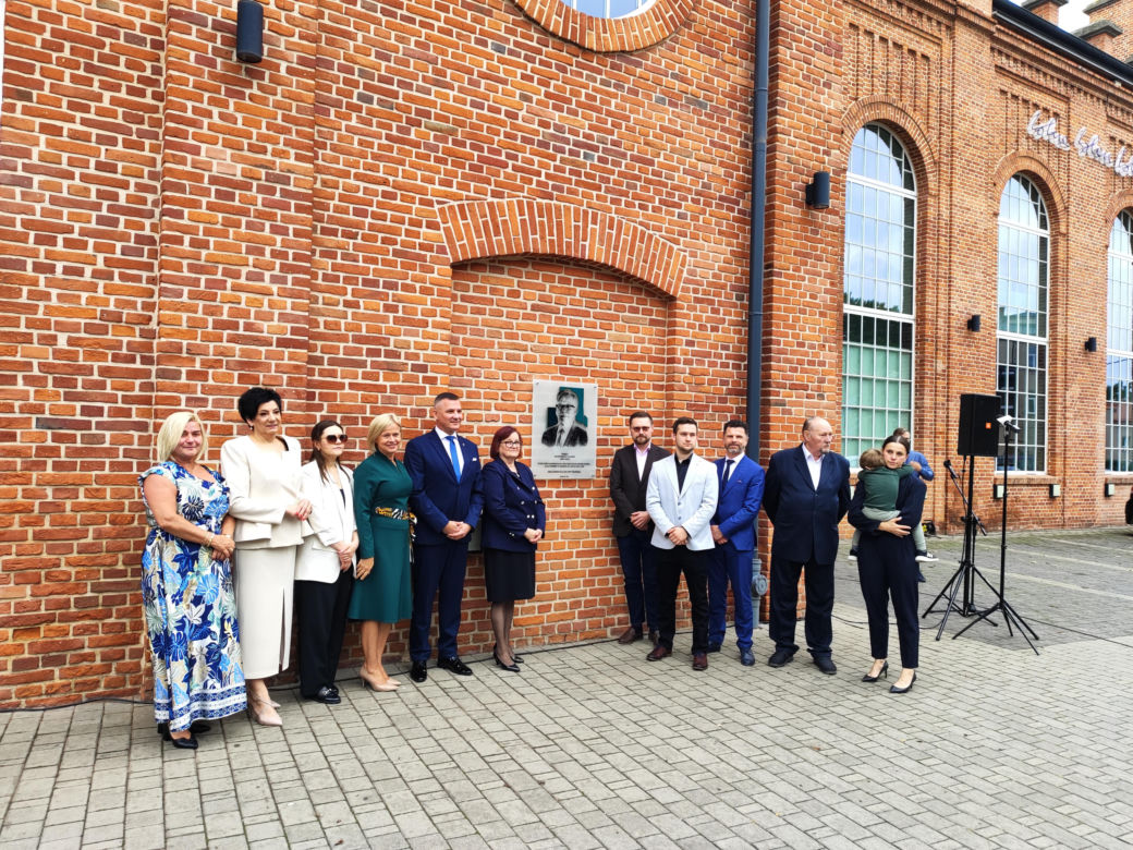 Rozpoczeły się obchody 20-lecia MSCW "Elektrownia" - Dziś odsłonięto tablicę upamiętniająca wieloletniego dyrektorka instytucji