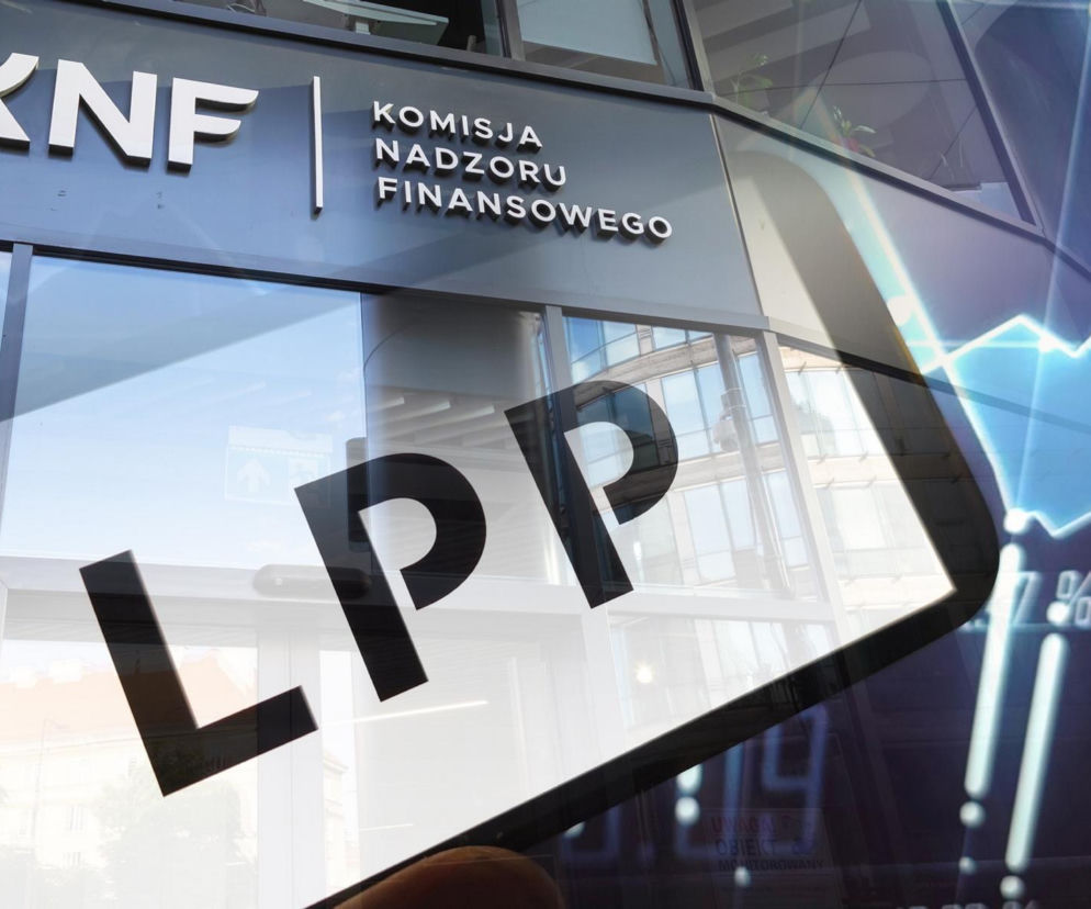 Budynek KNF z napisem Komisja Nadzoru Finansowego, nałożony symbolicznie na ekran smartfona z wykresem giełdowym, a na nim litery LPP. Obrazuje to konflikt LPP z KNF, o którym możesz przeczytać więcej na portalu Super Biznes.