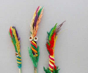 Potrzebujesz kijka, bibuły i 20 minut, aby przygotować palmę wielkanocną. W kościele wszyscy będą patrzeć z podziwem. Jak zrobić palmę na Niedzielę Palmową?