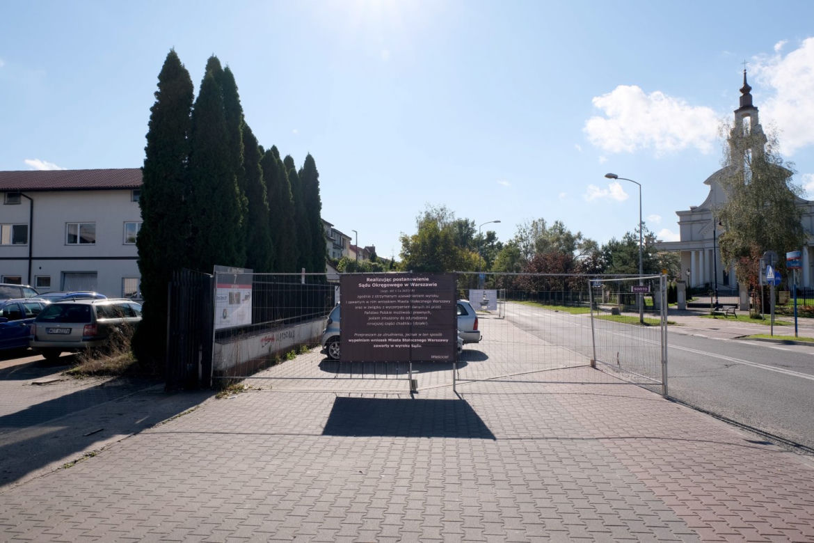 Wojna o chodnik w Wesołej