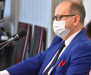 Sesja w czasie zarazy. Radni w maseczkach i rękawiczkach debatowali o... funduszu sołeckim!