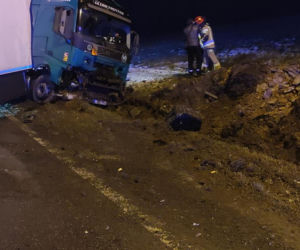 Wypadek pod Legionowem, osobówka zderzyła się z tirem. 3 osoby w szpitalu