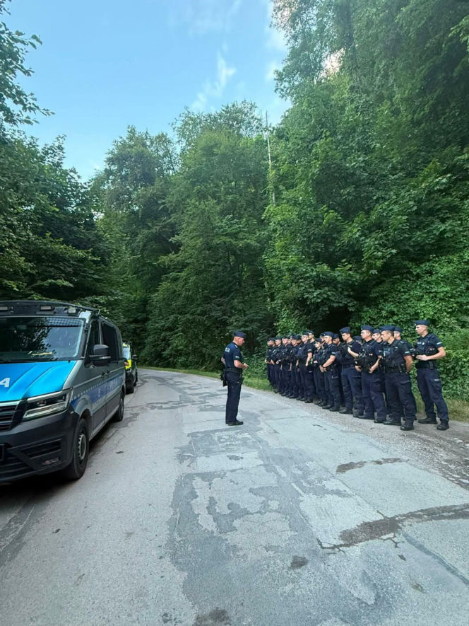 Tragedia w Borkowie. Nie żyje kobieta, policja prowadzi poszukiwania jej męża