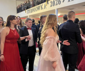 Studniówka pełna blasku i emocji! Tak bawili się maturzyści II LO w Bydgoszczy [ZDJĘCIA]