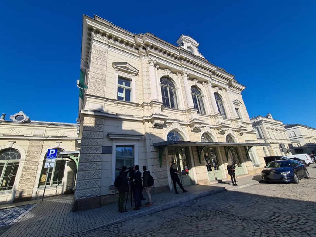 Tłumy Ukraińców na dworcu w Przemyślu