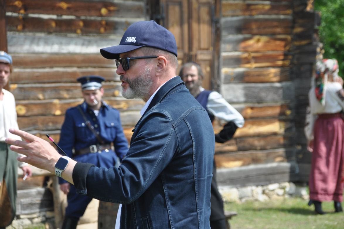 "Sami swoi. Początek". Filmowy kręcili sceny w Muzeum Wsi Kieleckiej w Tokarni