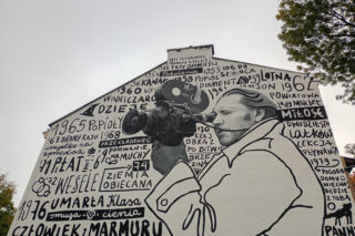 Nowy mural w Krakowie na cześć Andrzeja Wajdy. Żona reżysera nie kryje zachwytu