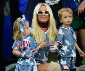 Paris Hilton z dziećmi w dopasowanych stylizacjach