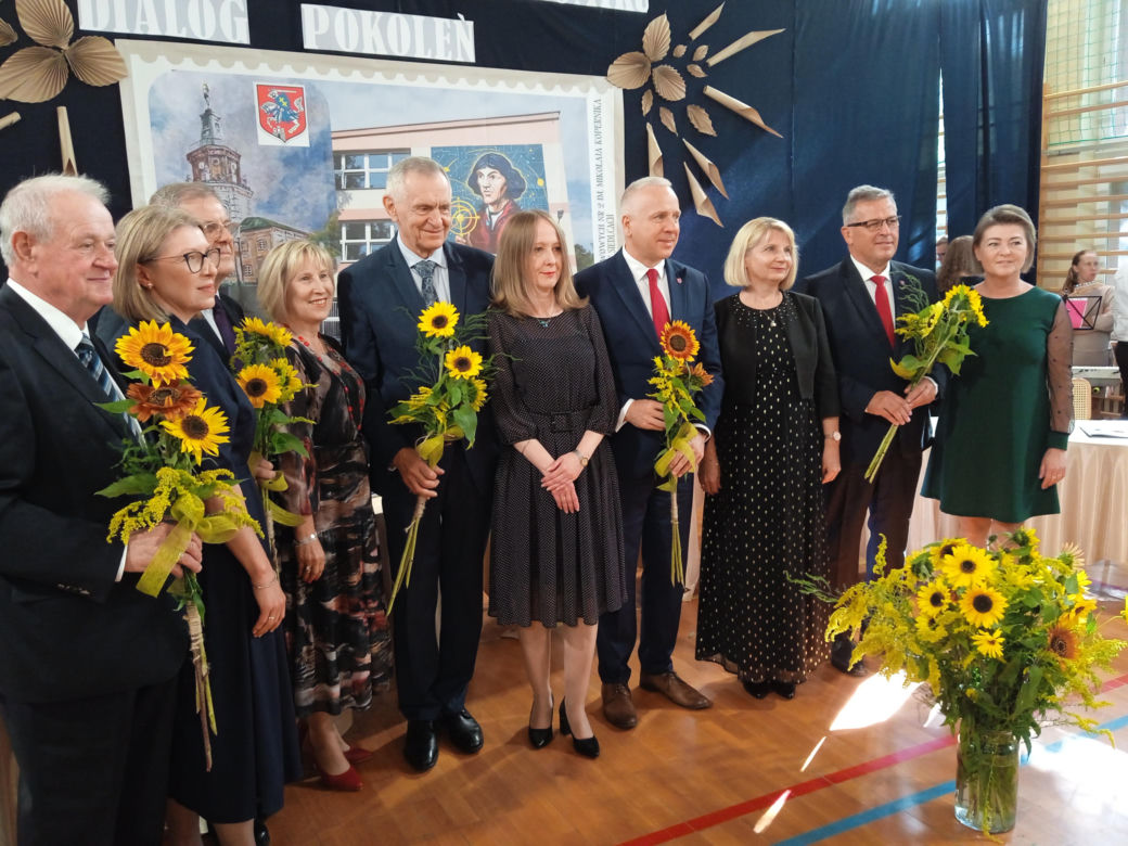 100 par zatańczyło poloneza na 100-lecie siedleckiego Ekonomika