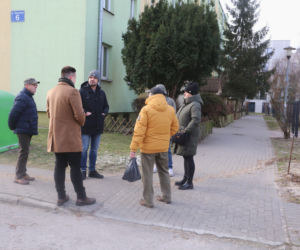 Wojna o płot i śmietnik. Konflikt mieszkańców na osiedlu w Pruszkowie