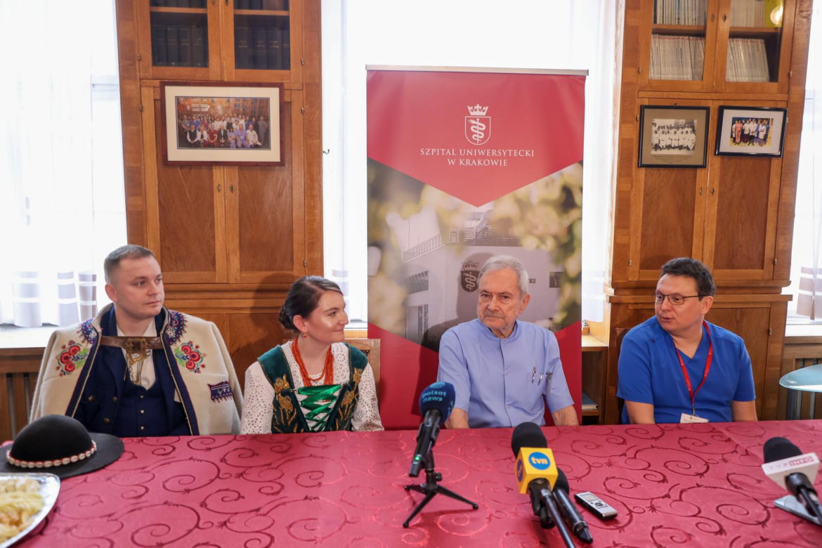Dwójka z czwaraczków, które urodziły się w Szpitalu Uniwersyteckim została wypisana do domu