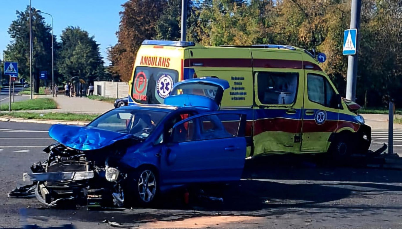 Radom. Wypadek karetki