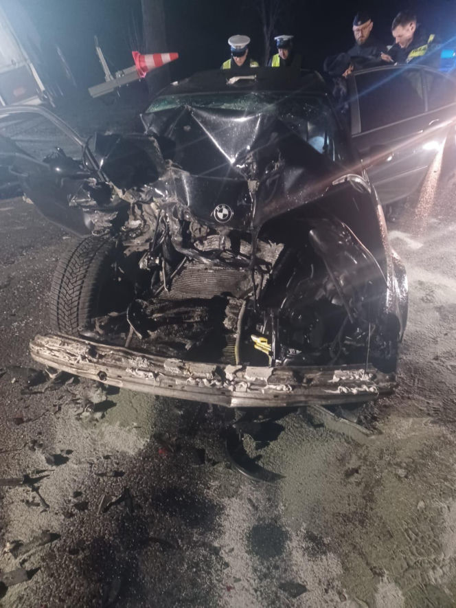 19-letni kierowca bmw uderzył w volkswagena. Groźny wypadek na DW309 na Rojęczynem [ZDJĘCIA]