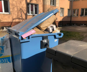 Śmieci zalewają Warszawę