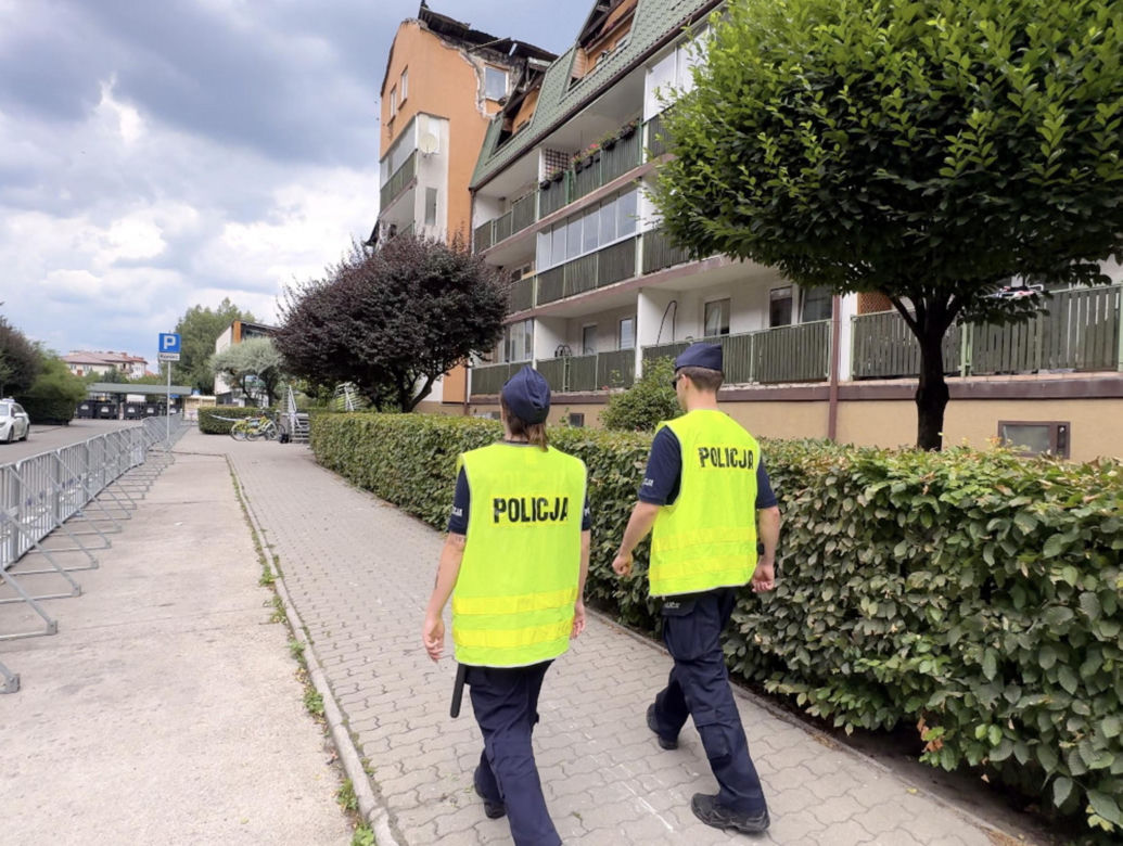 Policjanci pokazali jak wygląda wnętrze spalonego budynku w Ząbkach. Wstrząsające obrazki