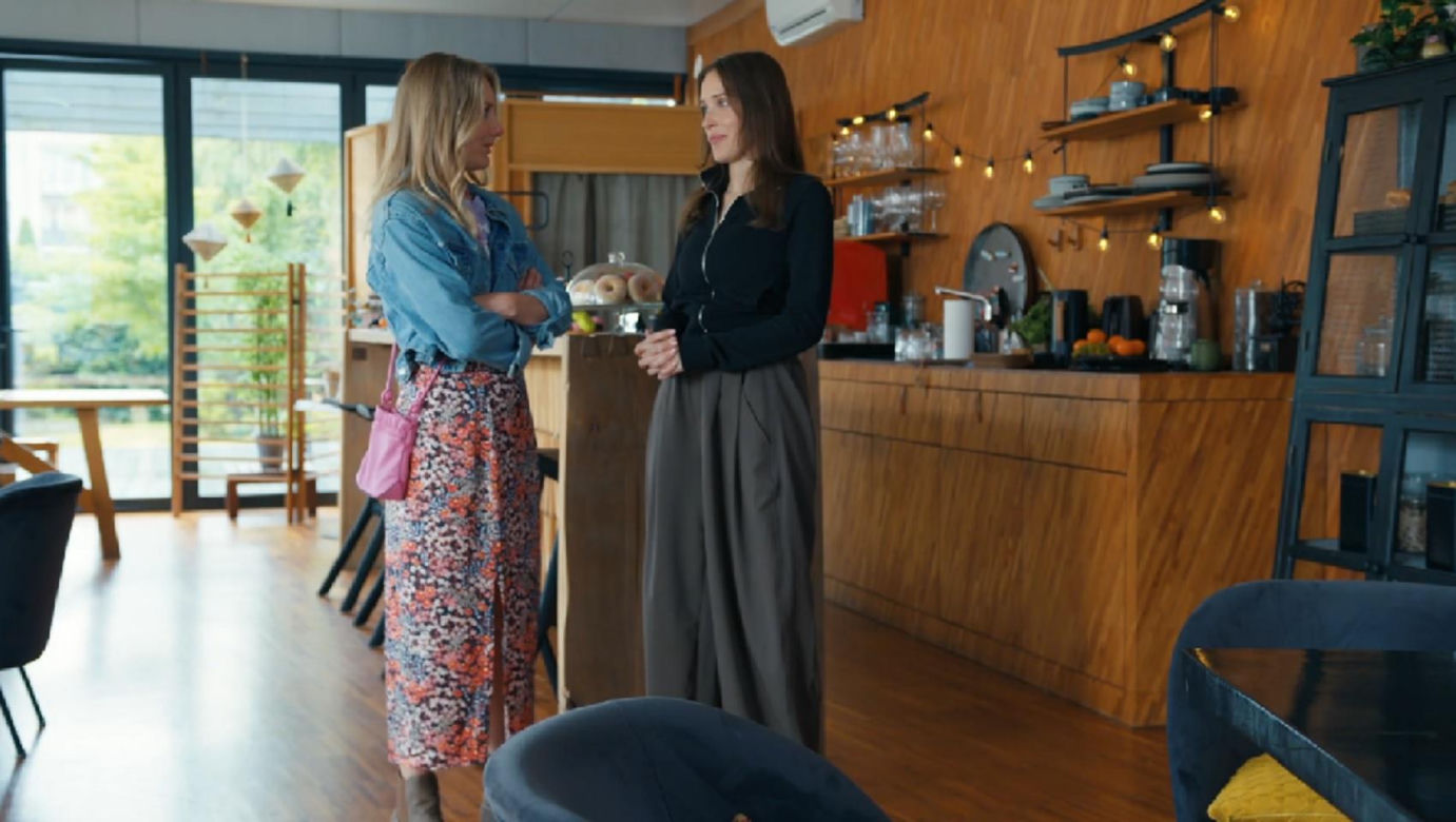 Barwy szczęścia, odcinek 3281. Grażyna (Kinga Suchan), Madzia (Natalia Sierzputowska)